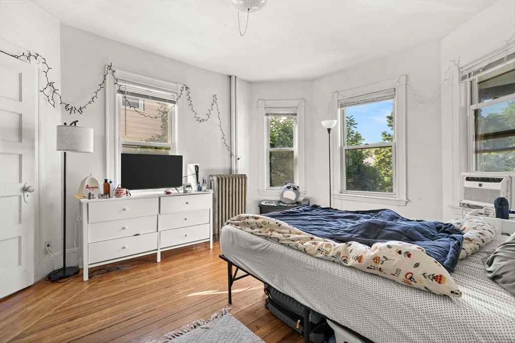 4 bed, 1 bath apartment for rent at 427 Medford St Unit 2, Winter Hill — photo 10 of 13