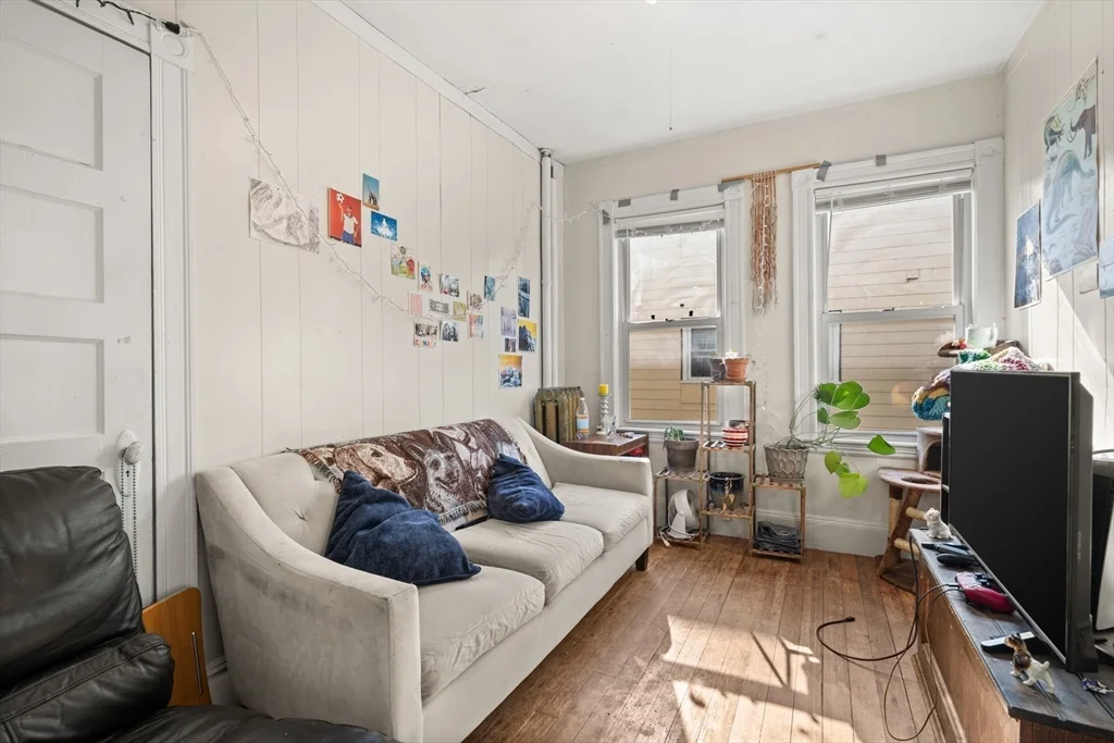 4 bed, 1 bath apartment for rent at 427 Medford St Unit 2, Winter Hill — photo 6 of 13