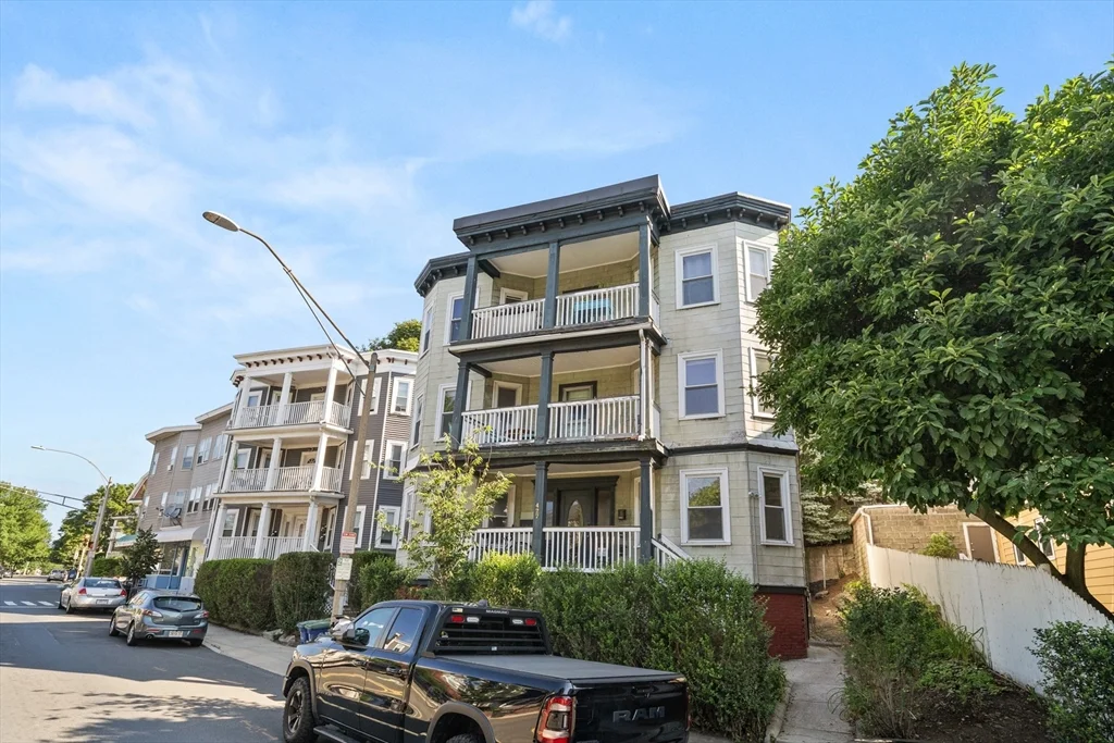 4 bed, 1 bath apartment for rent at 427 Medford St Unit 2, Winter Hill — photo 1 of 13