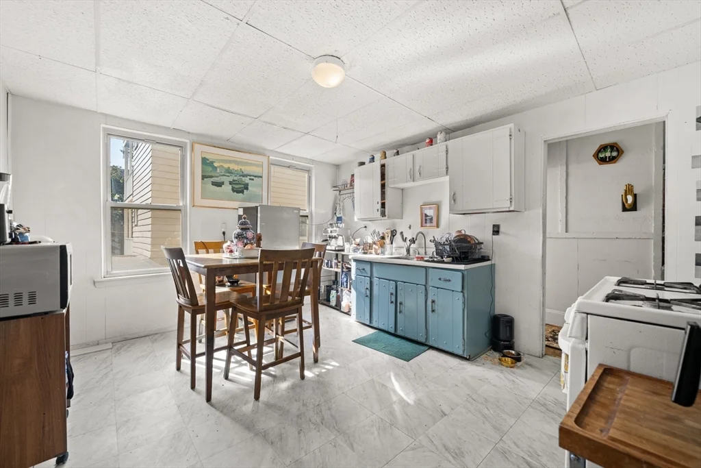 4 bed, 1 bath apartment for rent at 427 Medford St Unit 2, Winter Hill — photo 7 of 13