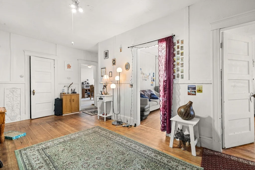 4 bed, 1 bath apartment for rent at 427 Medford St Unit 2, Winter Hill — photo 4 of 13