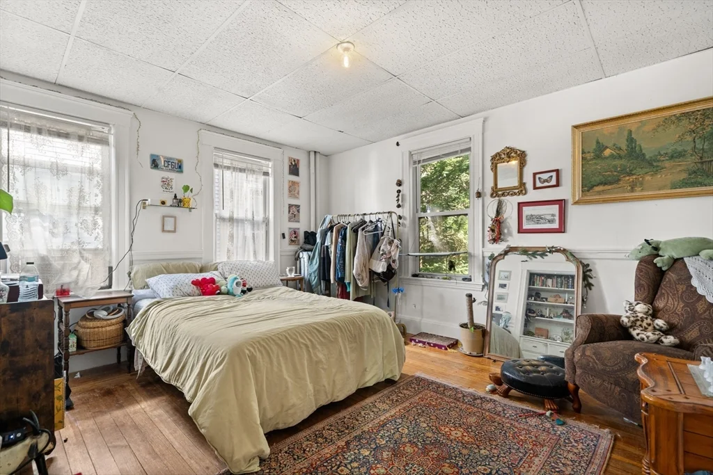 4 bed, 1 bath apartment for rent at 427 Medford St Unit 2, Winter Hill — photo 9 of 13