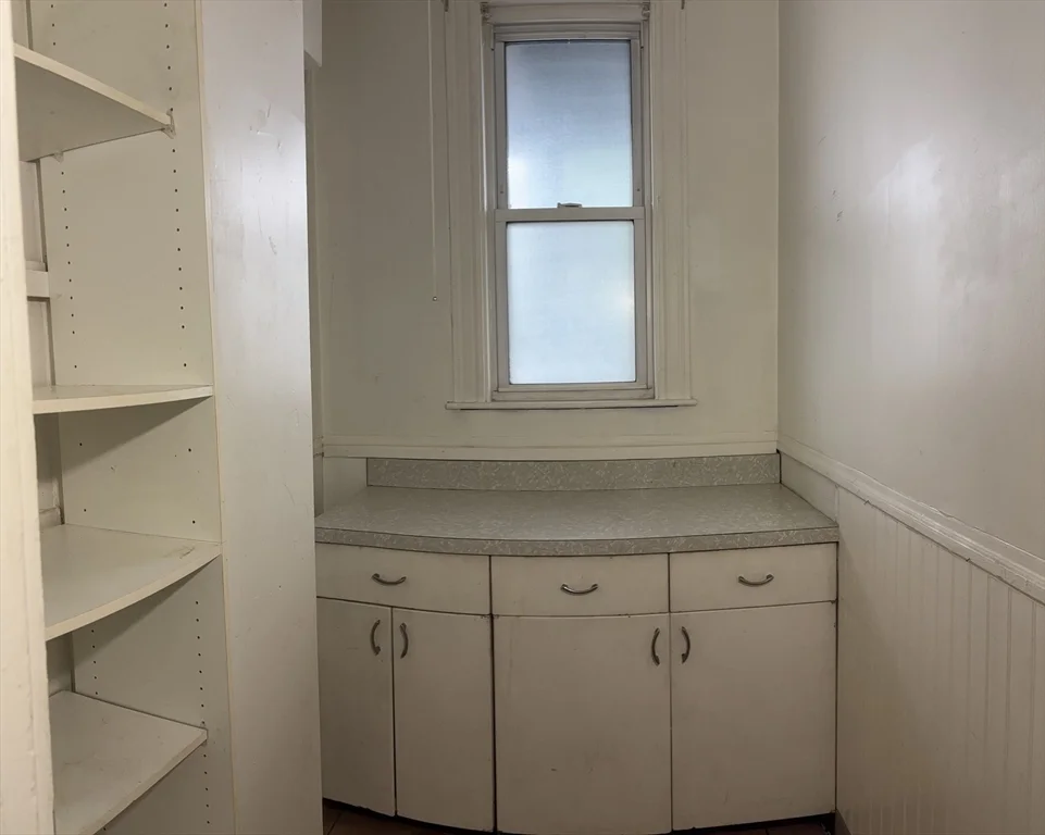 3 bed, 1 bath apartment for rent at 427 Winthrop St Unit 1, Winthrop — photo 5 of 14