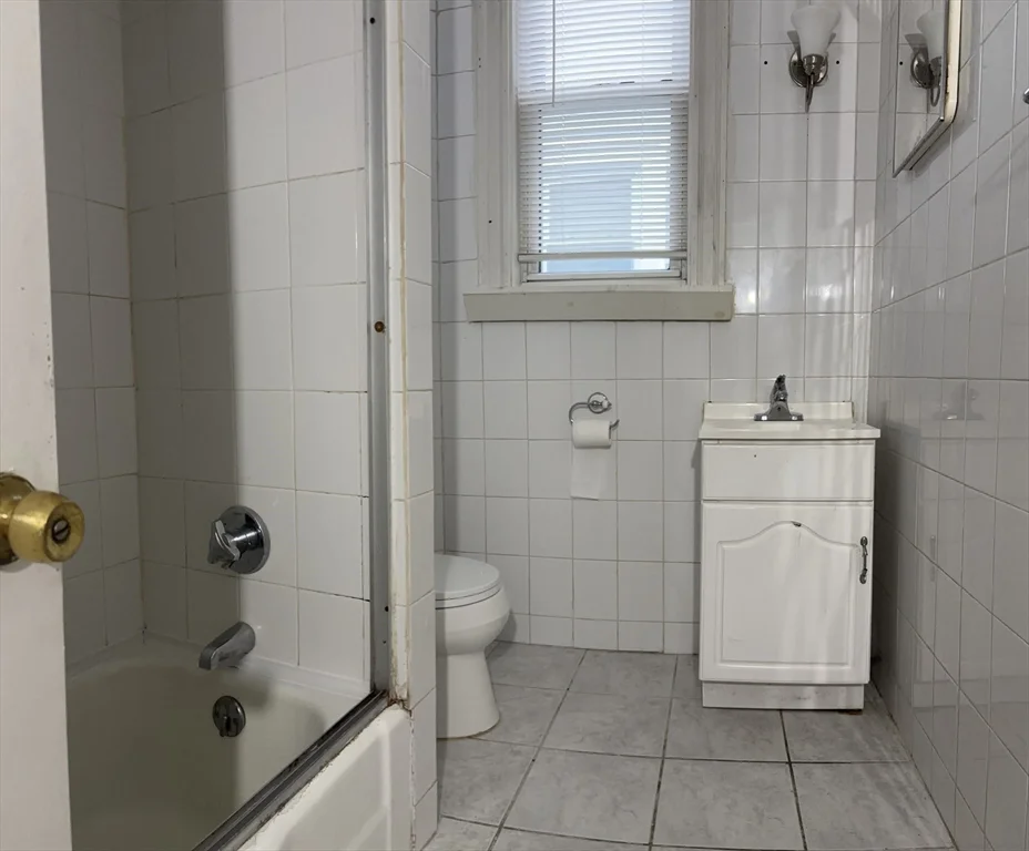 3 bed, 1 bath apartment for rent at 427 Winthrop St Unit 1, Winthrop — photo 6 of 14
