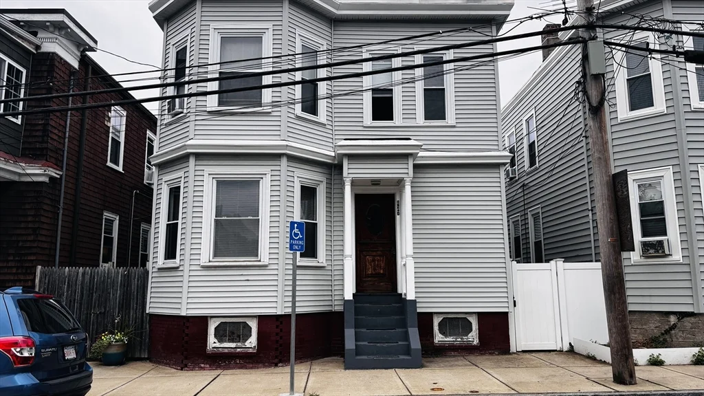 3 bed, 1 bath apartment for rent at 427 Winthrop St Unit 1, Winthrop