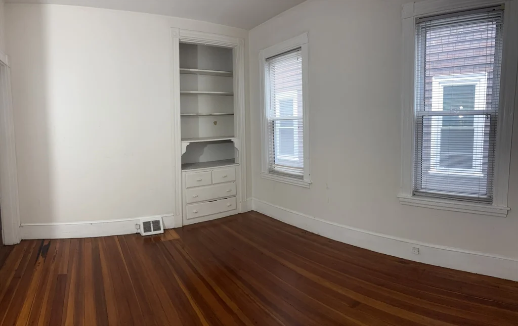 3 bed, 1 bath apartment for rent at 427 Winthrop St Unit 1, Winthrop — photo 13 of 14
