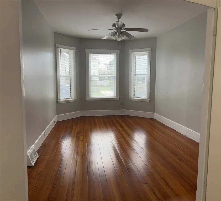3 bed, 1 bath apartment for rent at 427 Winthrop St Unit 1, Winthrop — photo 2 of 14