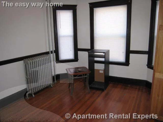 2 bed, 1 bath apartment for rent at 428 Broadway Unit 1, Winter Hill — photo 4 of 12