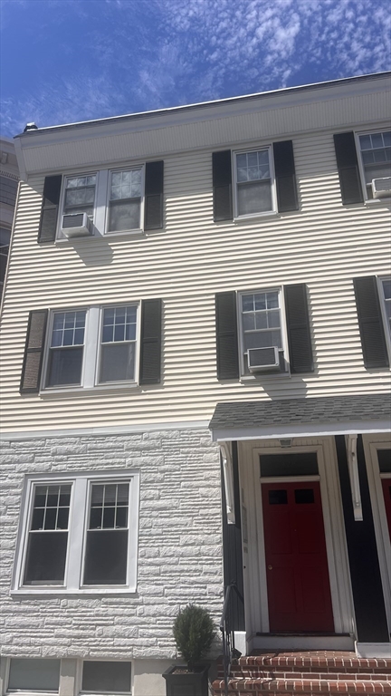 1 bed, 1 bath apartment for rent at 428 E 3rd St Unit 2, South Boston