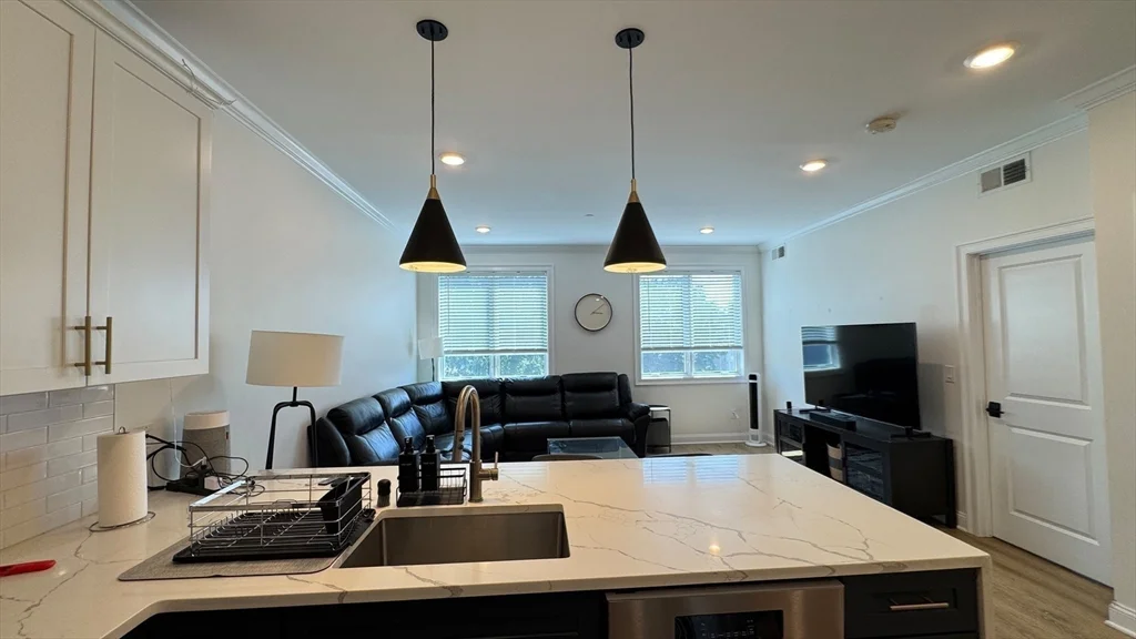 2 bed, 2 bath apartment for rent at 4281 Washington St Unit 4C, Roslindale — photo 10 of 25