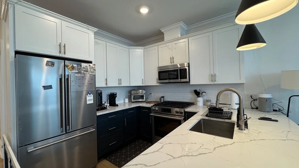 2 bed, 2 bath apartment for rent at 4281 Washington St Unit 4C, Roslindale — photo 8 of 25