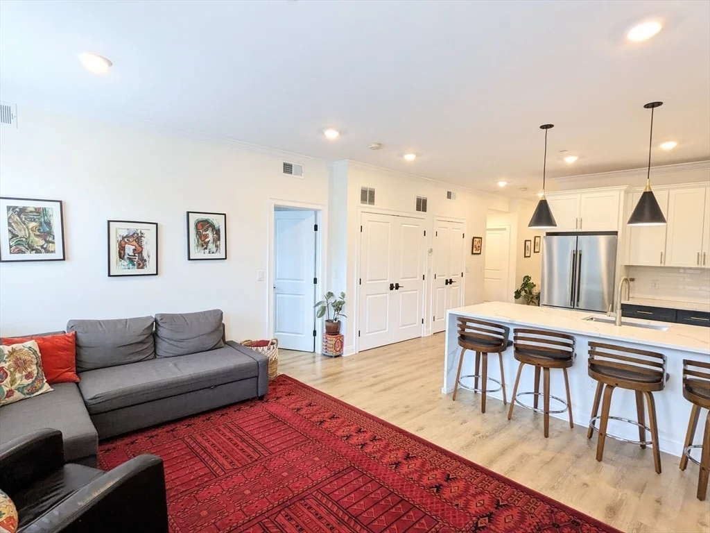 2 bed, 2 bath apartment for rent at 4281 Washington St Unit 4C, Roslindale — photo 3 of 21