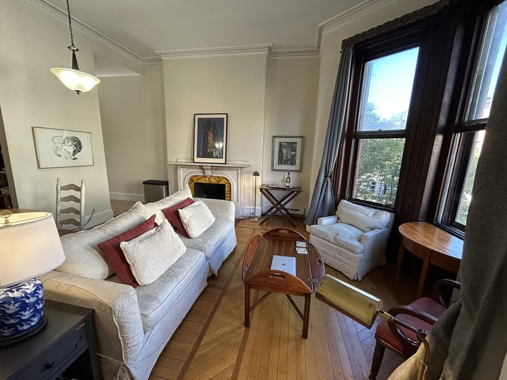 1 bed, 1 bath apartment for rent at 429 Beacon St Unit 2, Back Bay — photo 4 of 9