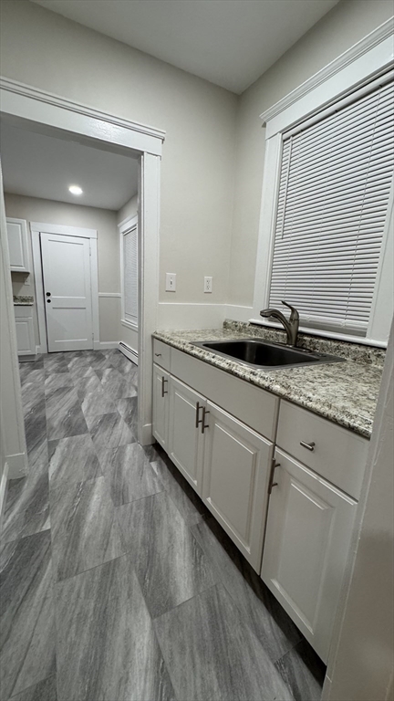 3 bed, 1 bath apartment for rent at 429 Chestnut St Unit 1, Lynn — photo 4 of 8