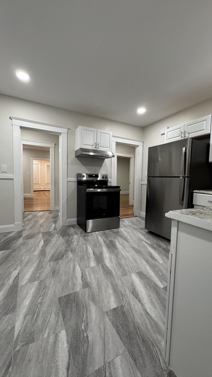 3 bed, 1 bath apartment for rent at 429 Chestnut St Unit 1, Lynn — photo 5 of 8