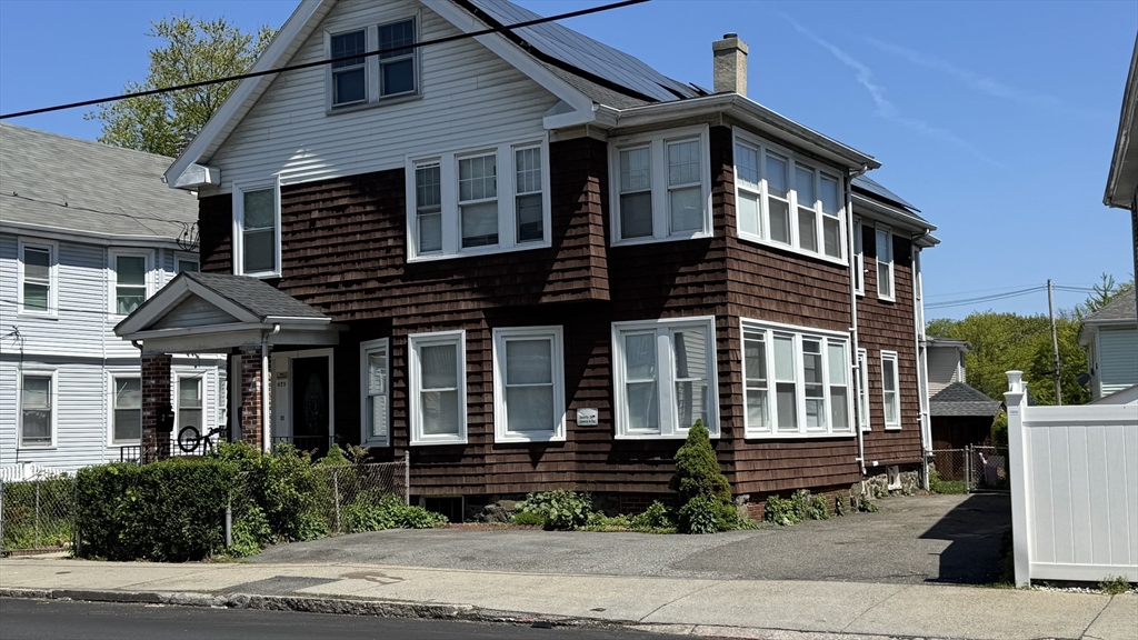 3 bed, 1 bath apartment for rent at 429 Chestnut St Unit 1, Lynn — photo 1 of 8