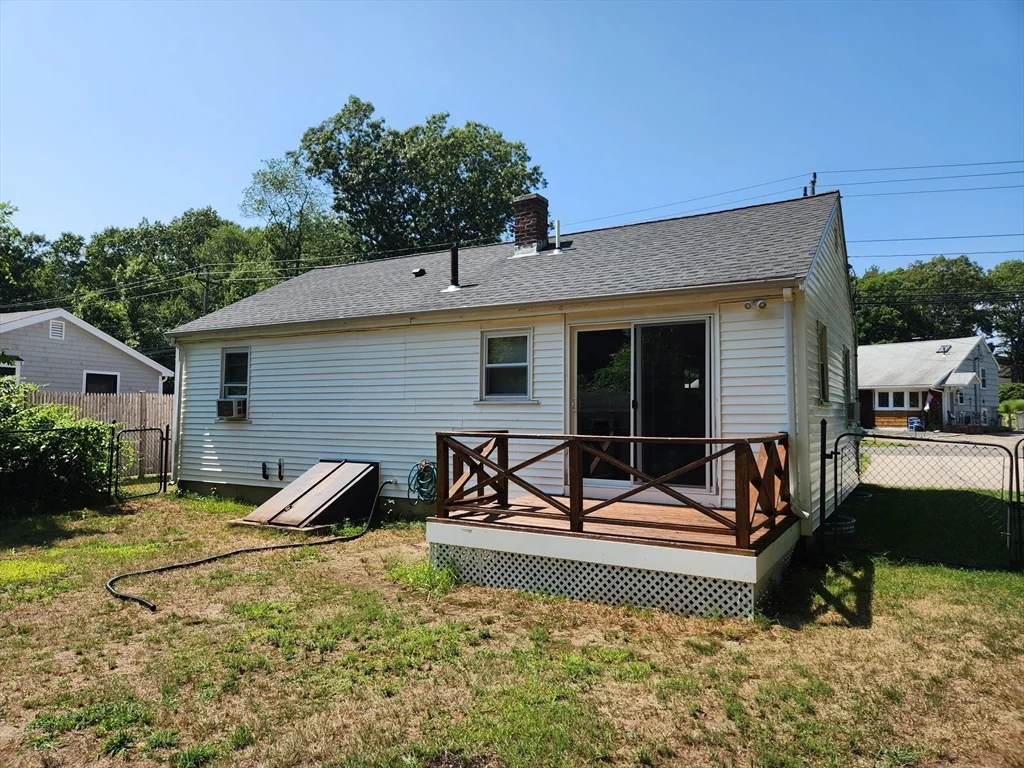3 bed, 1 bath apartment for rent at 429 Forest St, Rockland — photo 22 of 23