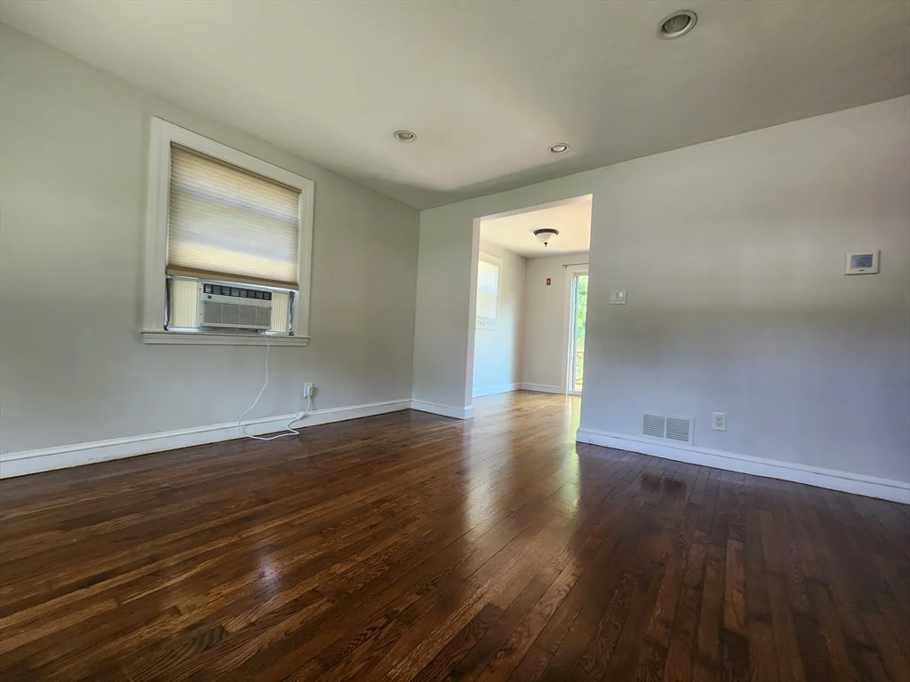 3 bed, 1 bath apartment for rent at 429 Forest St, Rockland — photo 5 of 23