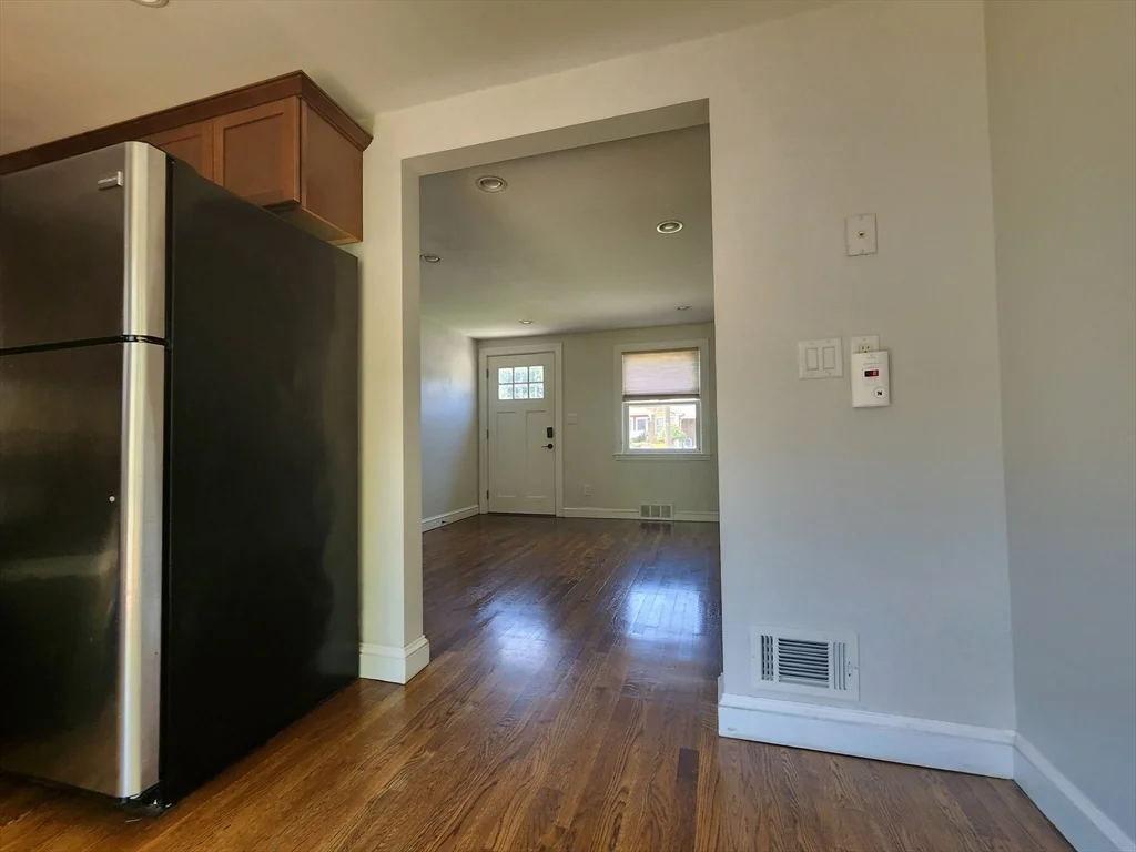 3 bed, 1 bath apartment for rent at 429 Forest St, Rockland — photo 12 of 23