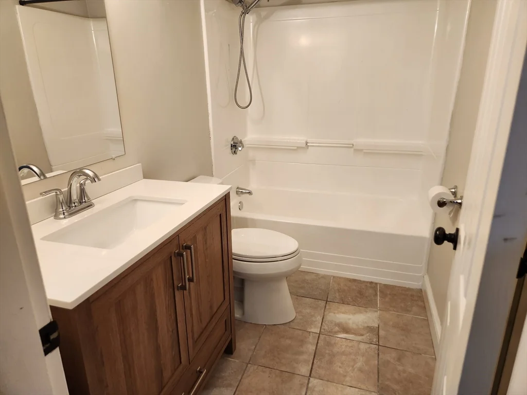 3 bed, 1 bath apartment for rent at 429 Forest St, Rockland — photo 17 of 23