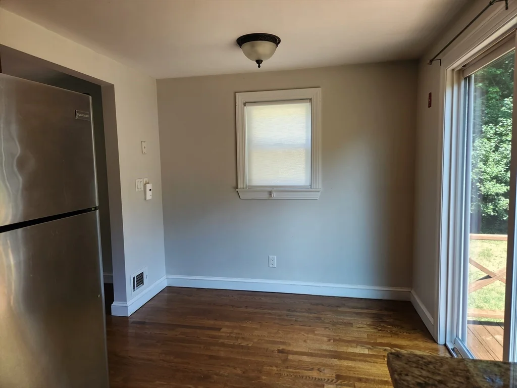 3 bed, 1 bath apartment for rent at 429 Forest St, Rockland — photo 8 of 23