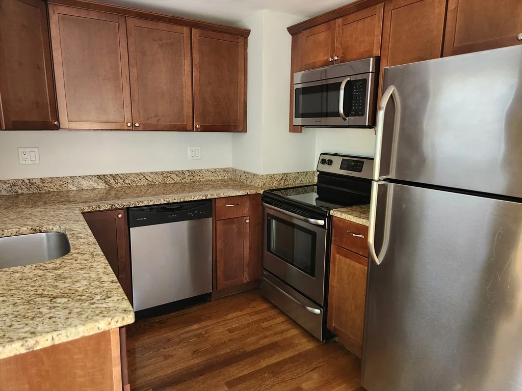 3 bed, 1 bath apartment for rent at 429 Forest St, Rockland — photo 11 of 23