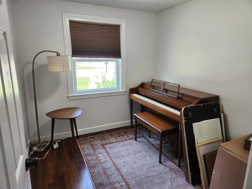 3 bed, 1 bath apartment for rent at 429 Forest St, Rockland — photo 21 of 23