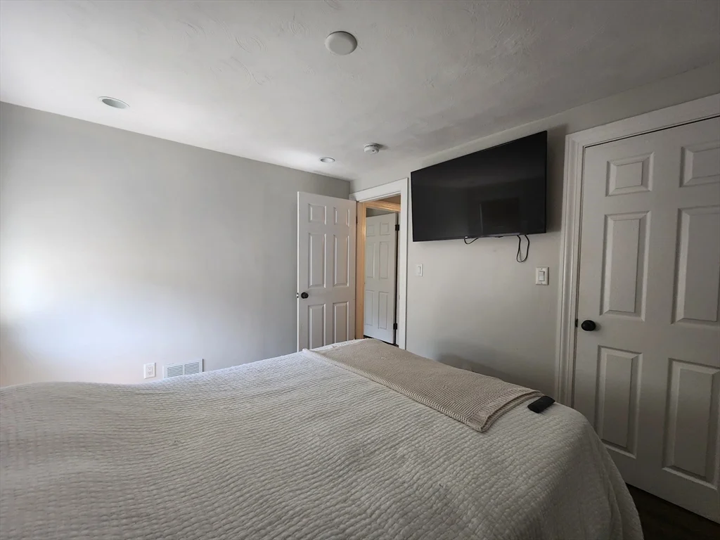 3 bed, 1 bath apartment for rent at 429 Forest St, Rockland — photo 19 of 23
