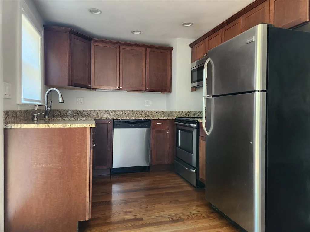 3 bed, 1 bath apartment for rent at 429 Forest St, Rockland — photo 10 of 23