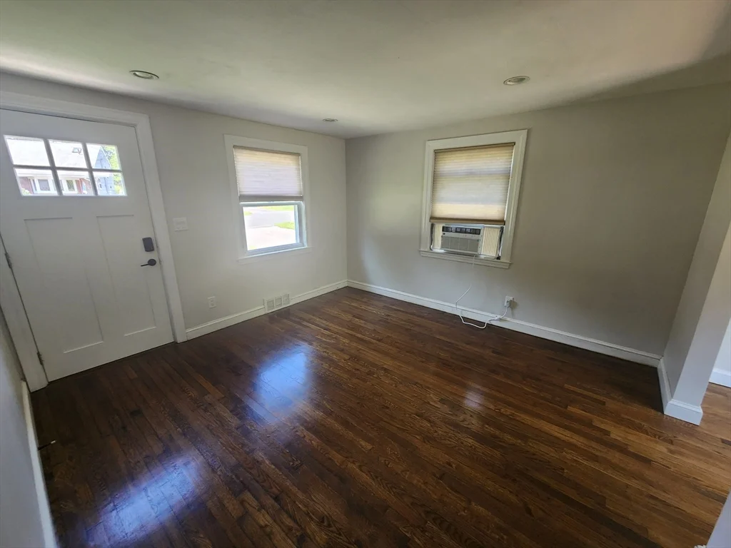 3 bed, 1 bath apartment for rent at 429 Forest St, Rockland — photo 4 of 23