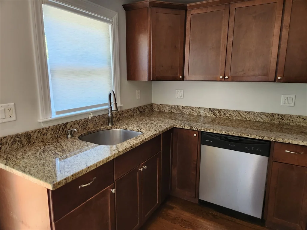 3 bed, 1 bath apartment for rent at 429 Forest St, Rockland — photo 9 of 23