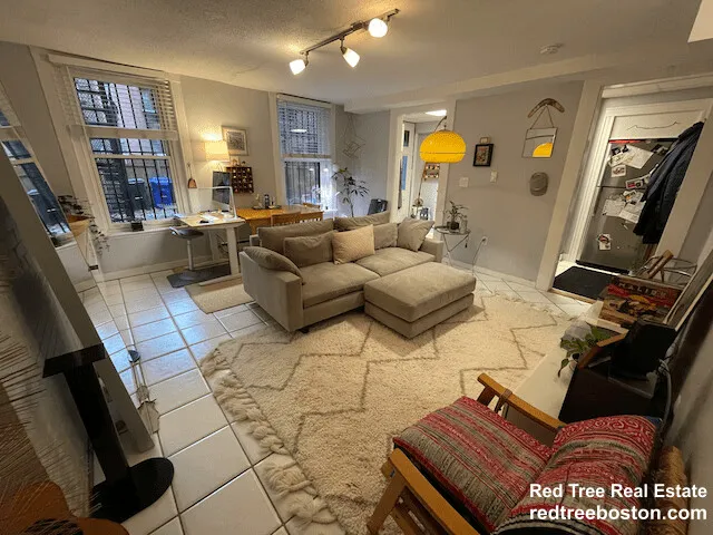 1 bed, 1 bath apartment for rent at 429 Marlborough St Unit 1, Back Bay — photo 1 of 10