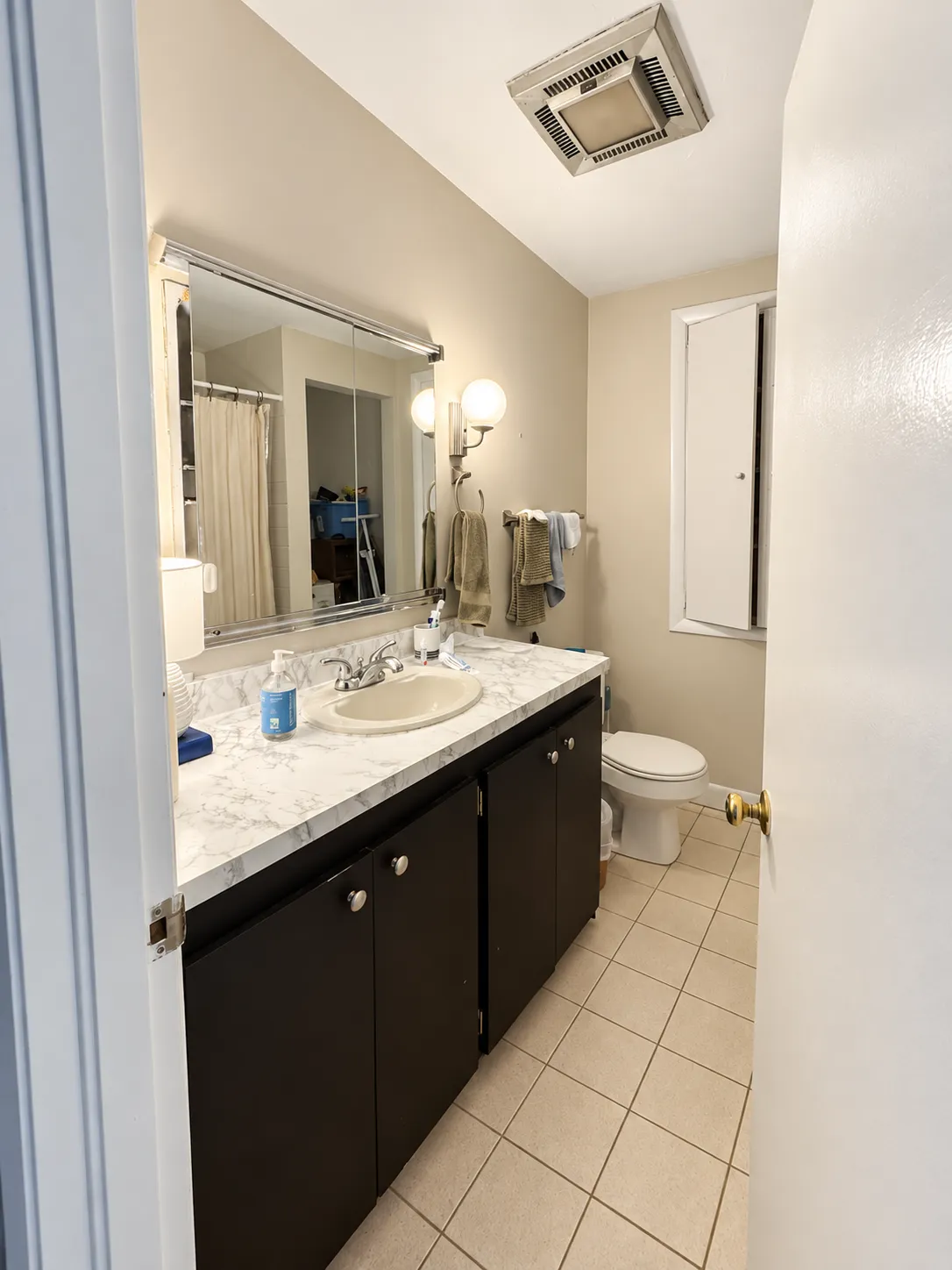 2 bed, 1 bath apartment for rent at 43-43A Grove St Unit 2, Beacon Hill — photo 3 of 13