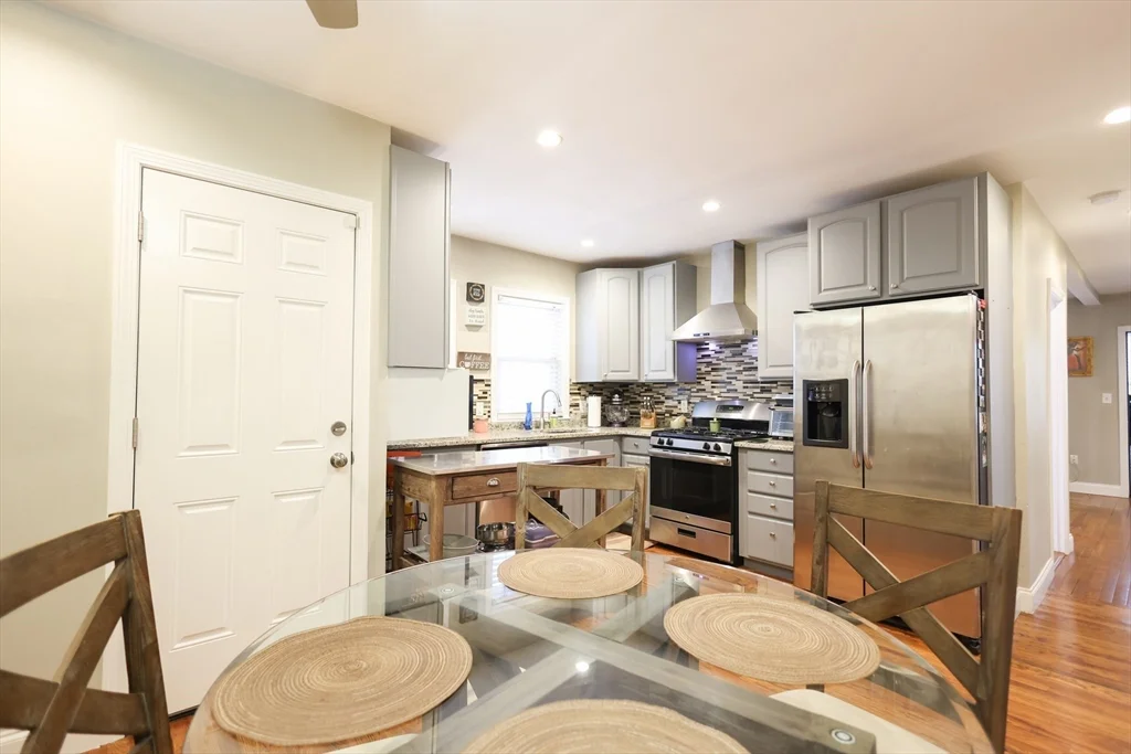 2 bed, 1 bath apartment for rent at 43-45 Belnel Rd Unit 2, Hyde Park — photo 19 of 32