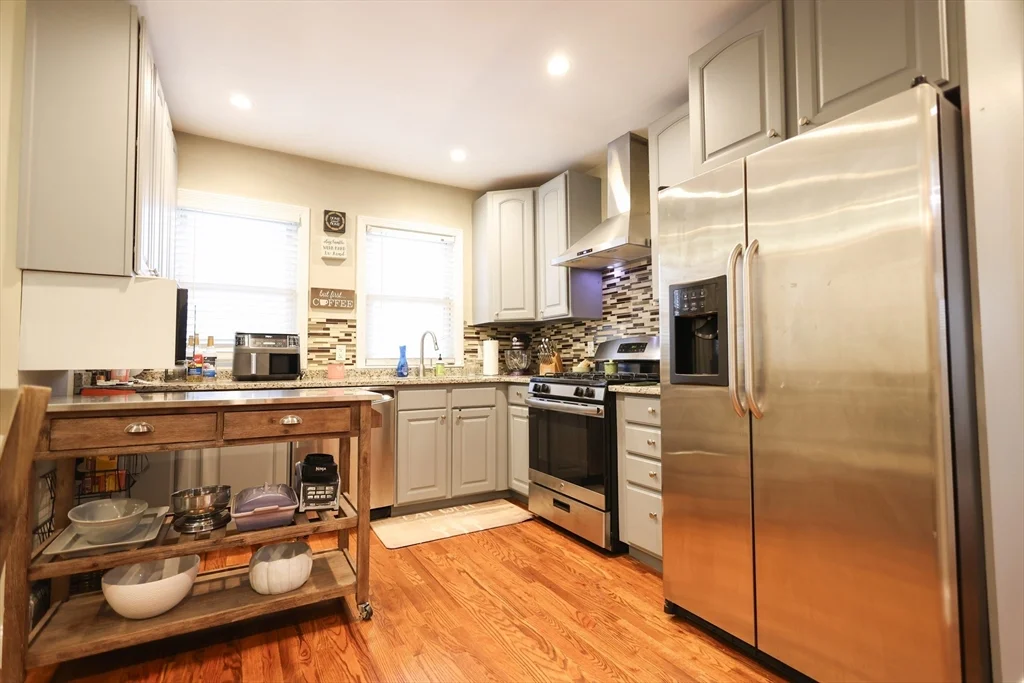 2 bed, 1 bath apartment for rent at 43-45 Belnel Rd Unit 2, Hyde Park — photo 20 of 32