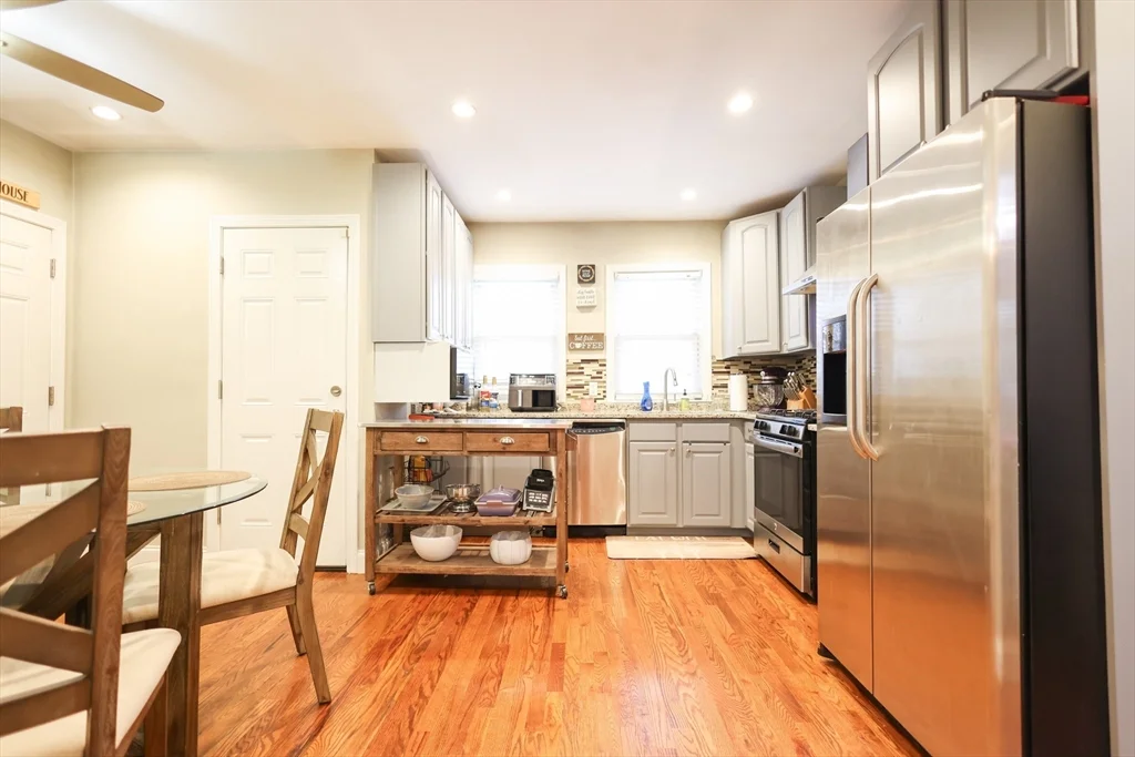 2 bed, 1 bath apartment for rent at 43-45 Belnel Rd Unit 2, Hyde Park — photo 22 of 32
