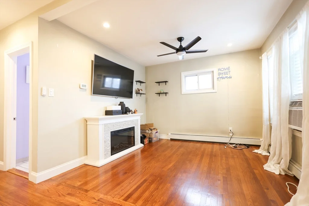 2 bed, 1 bath apartment for rent at 43-45 Belnel Rd Unit 2, Hyde Park — photo 2 of 32
