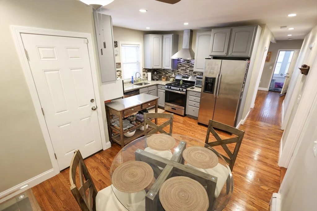 2 bed, 1 bath apartment for rent at 43-45 Belnel Rd Unit 2, Hyde Park — photo 18 of 32