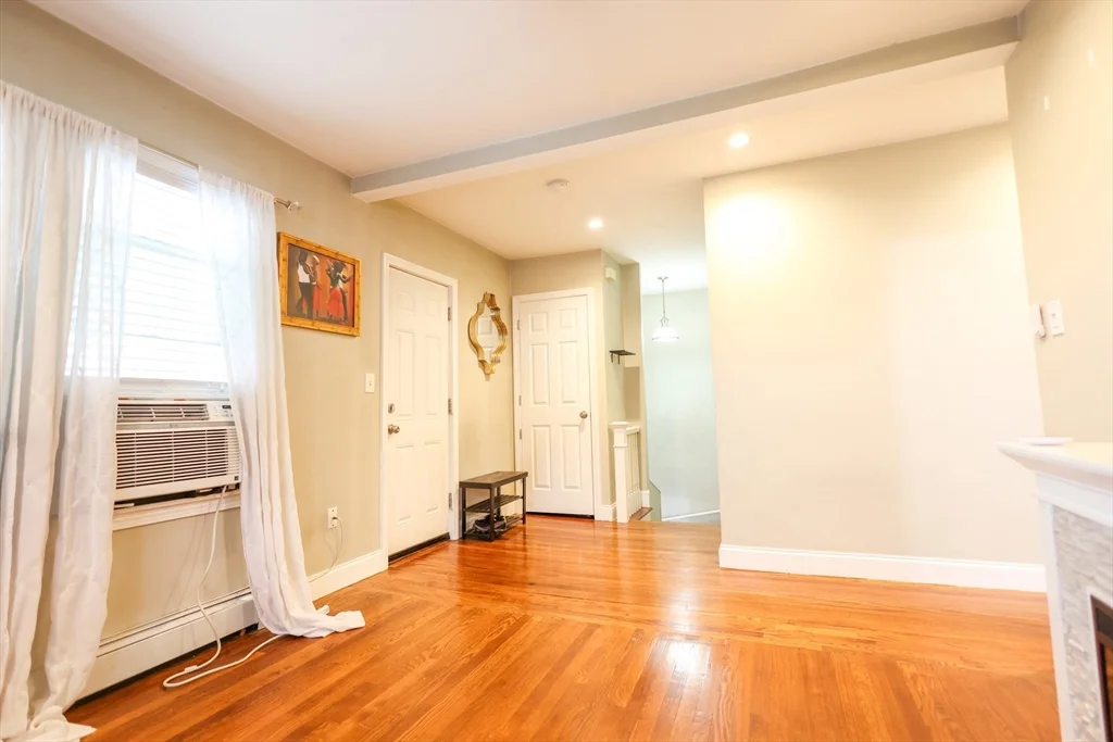 2 bed, 1 bath apartment for rent at 43-45 Belnel Rd Unit 2, Hyde Park — photo 28 of 32