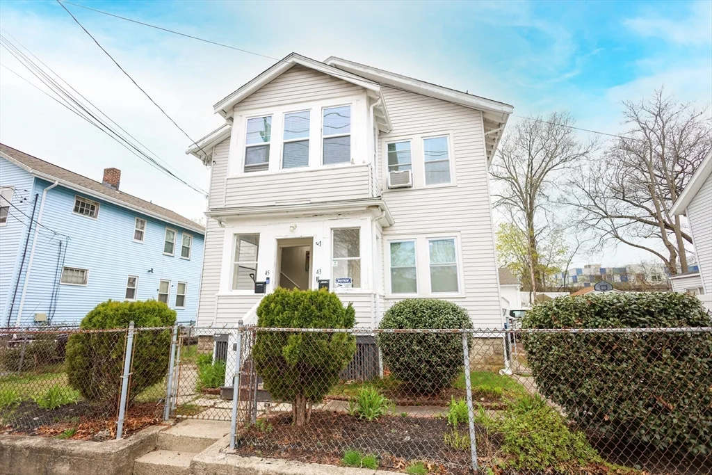 2 bed, 1 bath apartment for rent at 43-45 Belnel Rd Unit 2, Hyde Park — photo 1 of 32