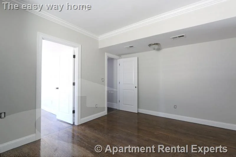 4 bed, 1 bath apartment for rent at 43-45 Derby St Unit 1, Winter Hill — photo 3 of 20