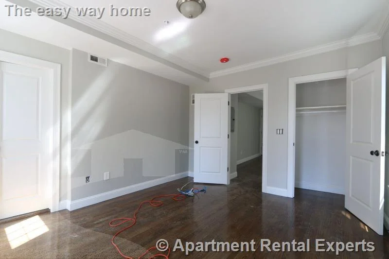 4 bed, 1 bath apartment for rent at 43-45 Derby St Unit 1, Winter Hill — photo 4 of 20