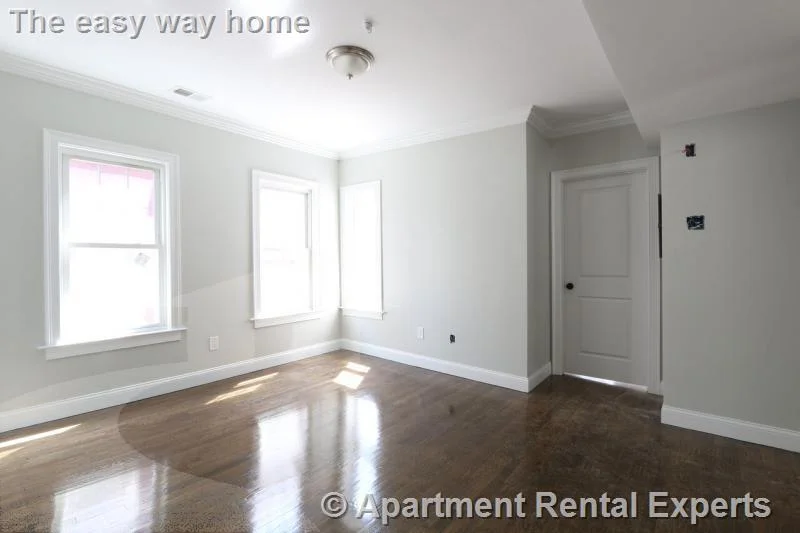 4 bed, 1 bath apartment for rent at 43-45 Derby St Unit 1, Winter Hill — photo 5 of 20