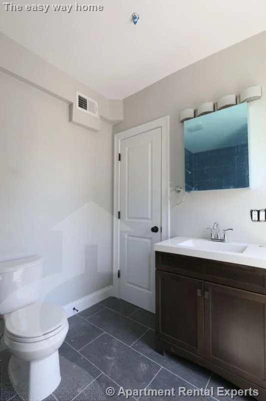 4 bed, 1 bath apartment for rent at 43-45 Derby St Unit 1, Winter Hill — photo 6 of 20
