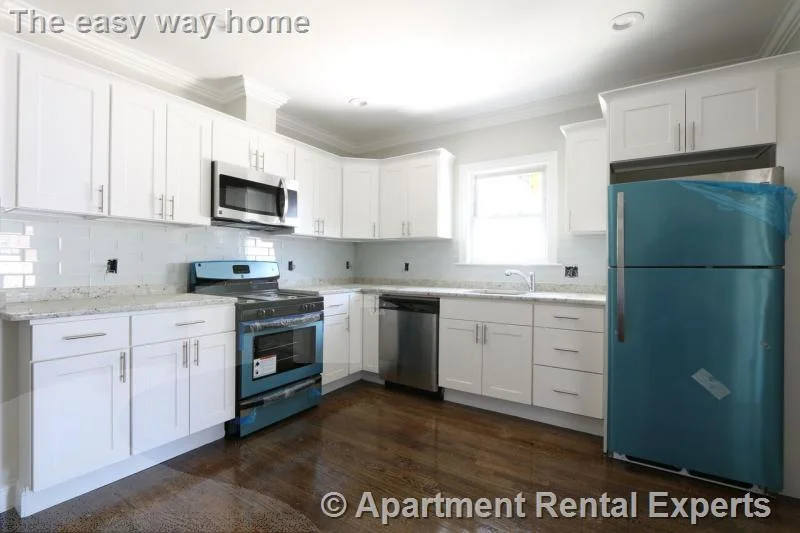 4 bed, 1 bath apartment for rent at 43-45 Derby St Unit 1, Winter Hill — photo 1 of 20