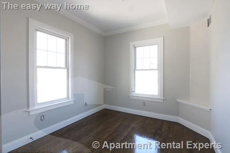 4 bed, 1 bath apartment for rent at 43-45 Derby St Unit 1, Winter Hill — photo 10 of 20