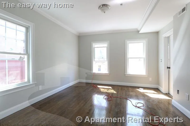 4 bed, 1 bath apartment for rent at 43-45 Derby St Unit 1, Winter Hill — photo 13 of 20