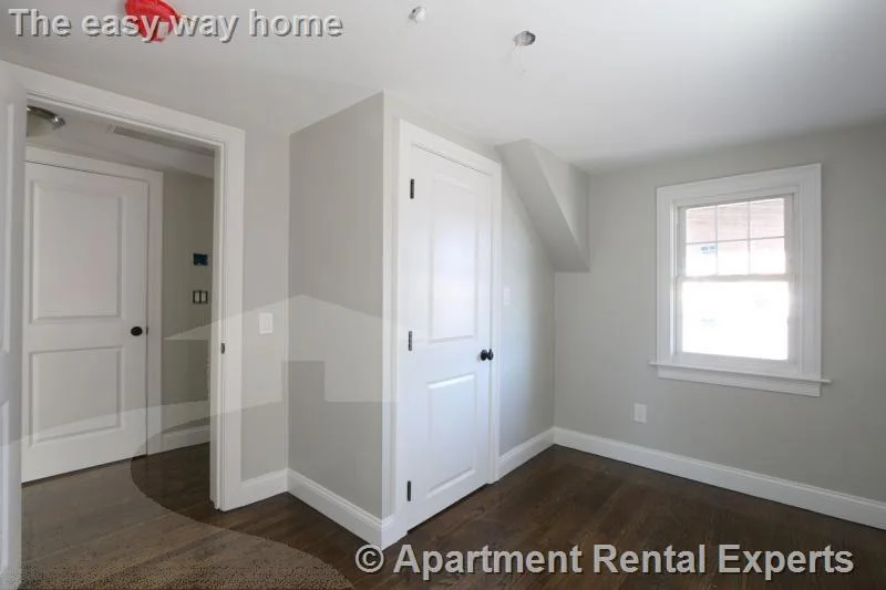 4 bed, 1 bath apartment for rent at 43-45 Derby St Unit 1, Winter Hill — photo 9 of 20