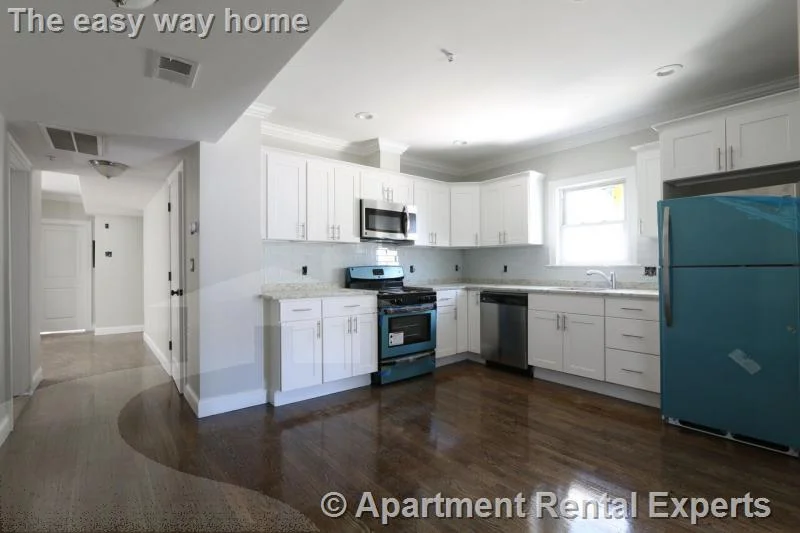 4 bed, 1 bath apartment for rent at 43-45 Derby St Unit 1, Winter Hill — photo 2 of 20