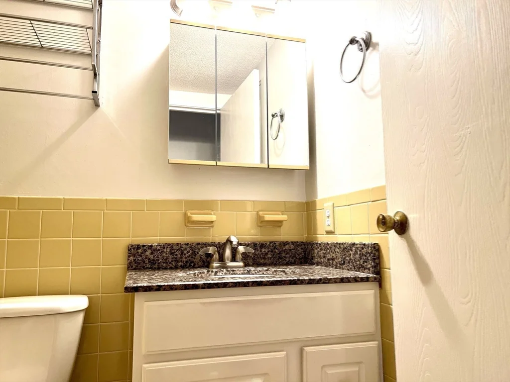 2 bed, 1 bath apartment for rent at 43-51 Albion St Unit B7, Melrose Highlands — photo 11 of 21